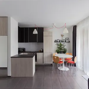 Apartament Dobo, Segedyn