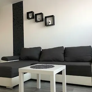Apartament Dave, Segedyn